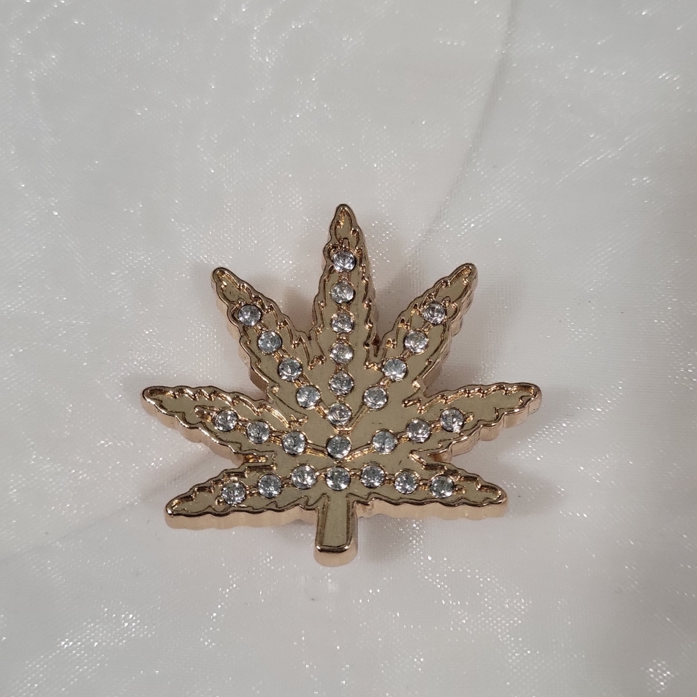 Crocs Elevated Hemp Leaf Jibbitz Charm